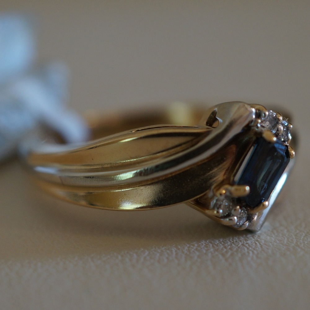 14KY Gold Genuine Sapphire & Diamond Ring - Picture 5 of 7